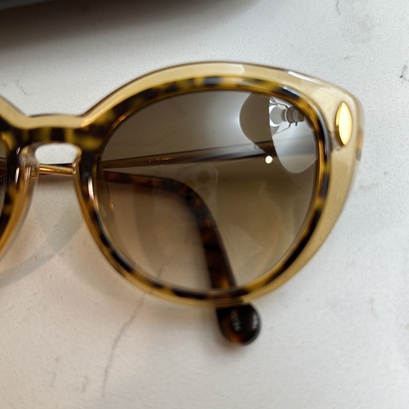 Louis Vuitton Willow Sunglasses - Picture 3 of 8